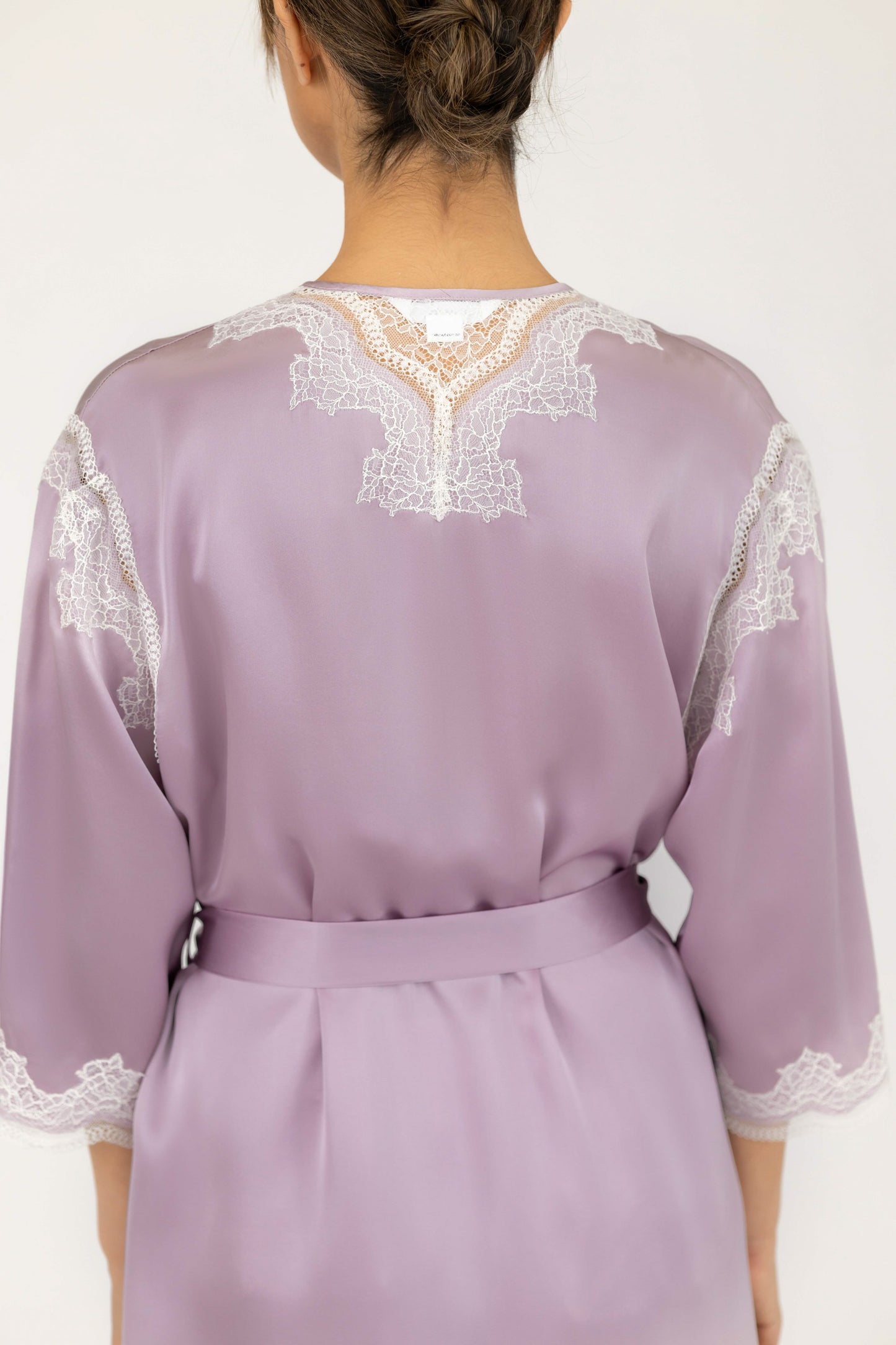 Bata corta de seda Allegra Soulful